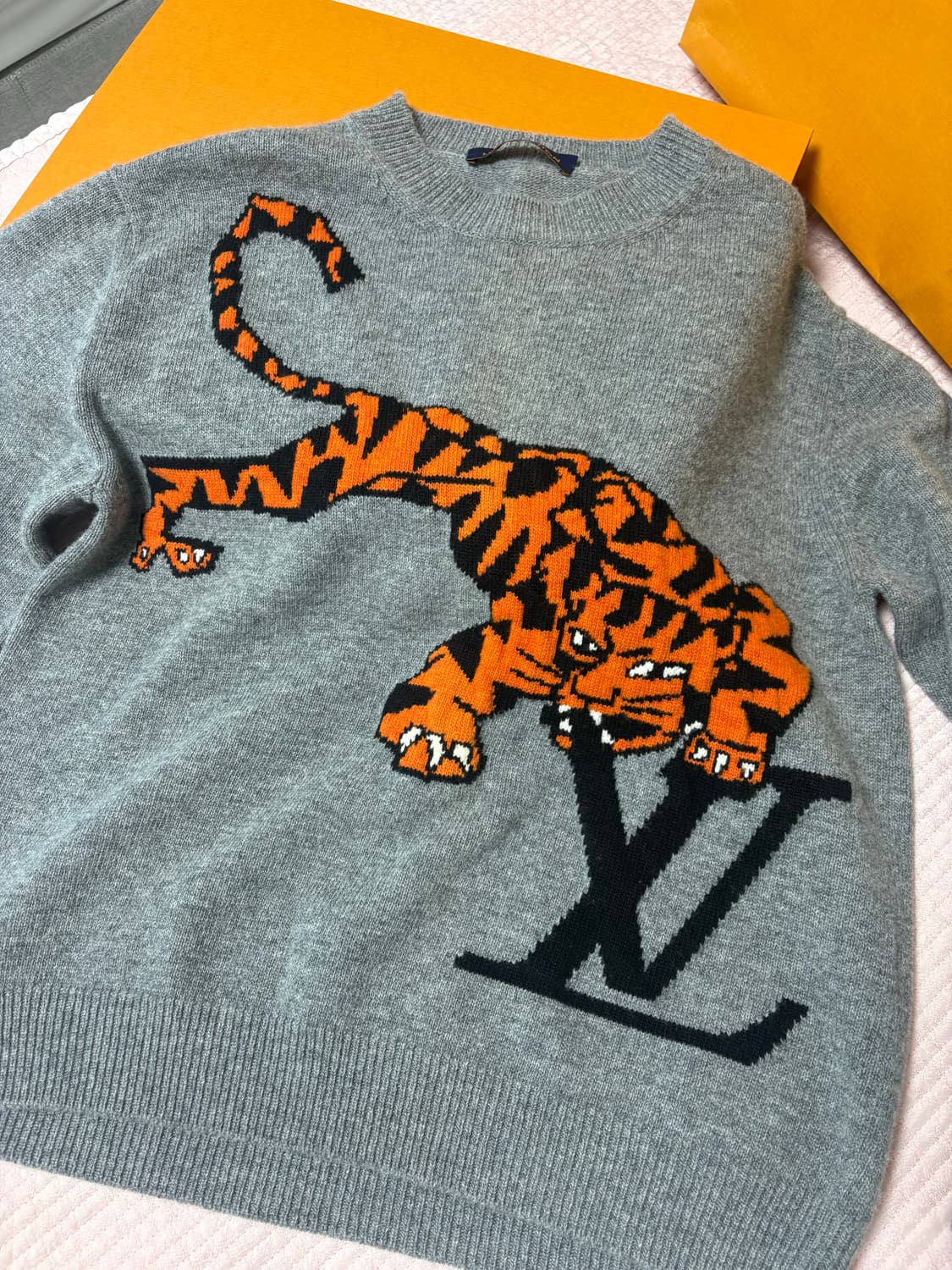 루이비통 인따르시아 타이거 니트 상품이미지1