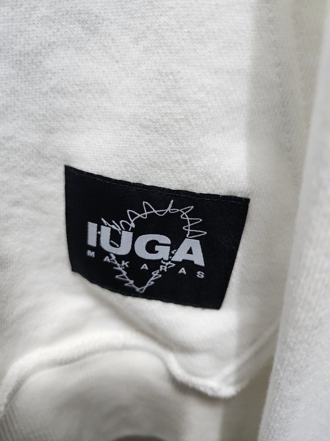 IUGA 이우가마카라스 화이트 리본 프린팅 후드티 상품이미지3