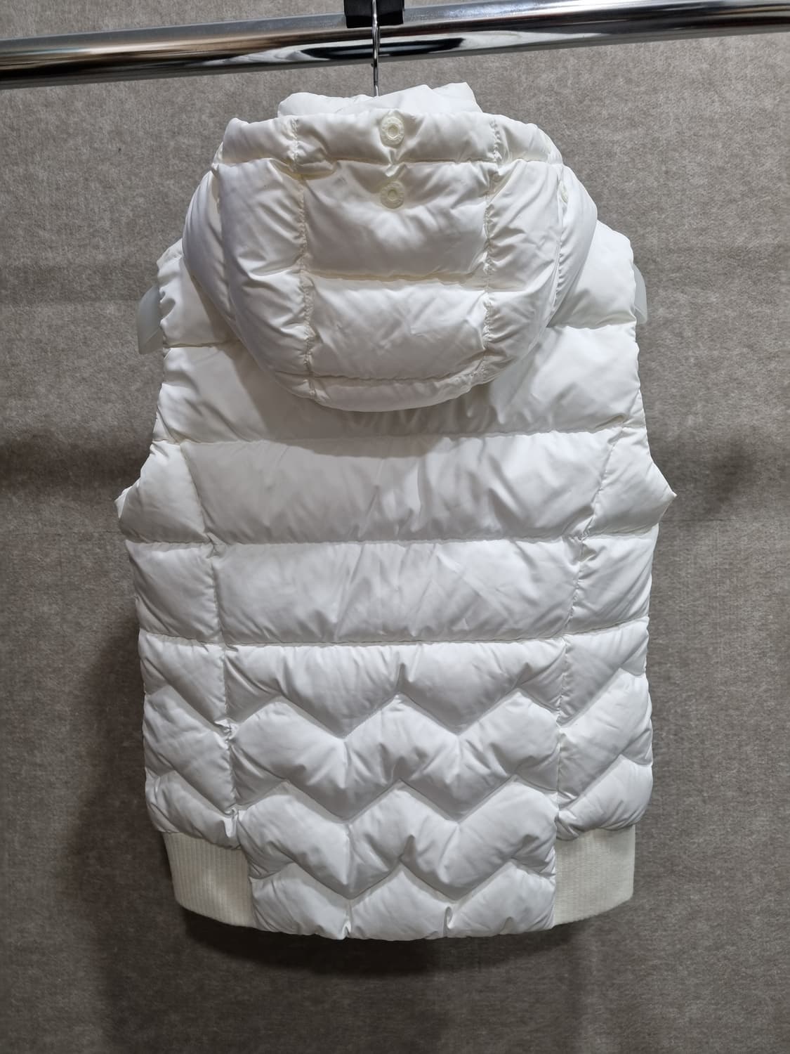 여성 85 헤지스 골프웨어 거위털 후드 패딩 조끼 베스트 상품이미지2