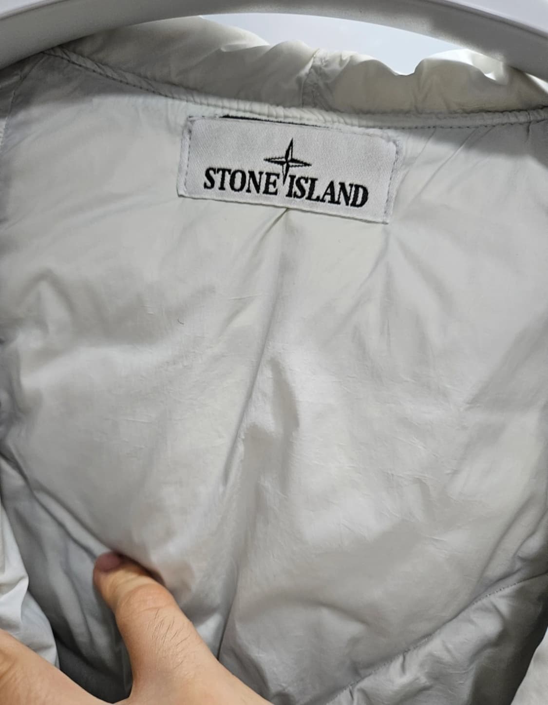 22fw 스톤아일랜드 나일론메탈 패딩 L 상품이미지4