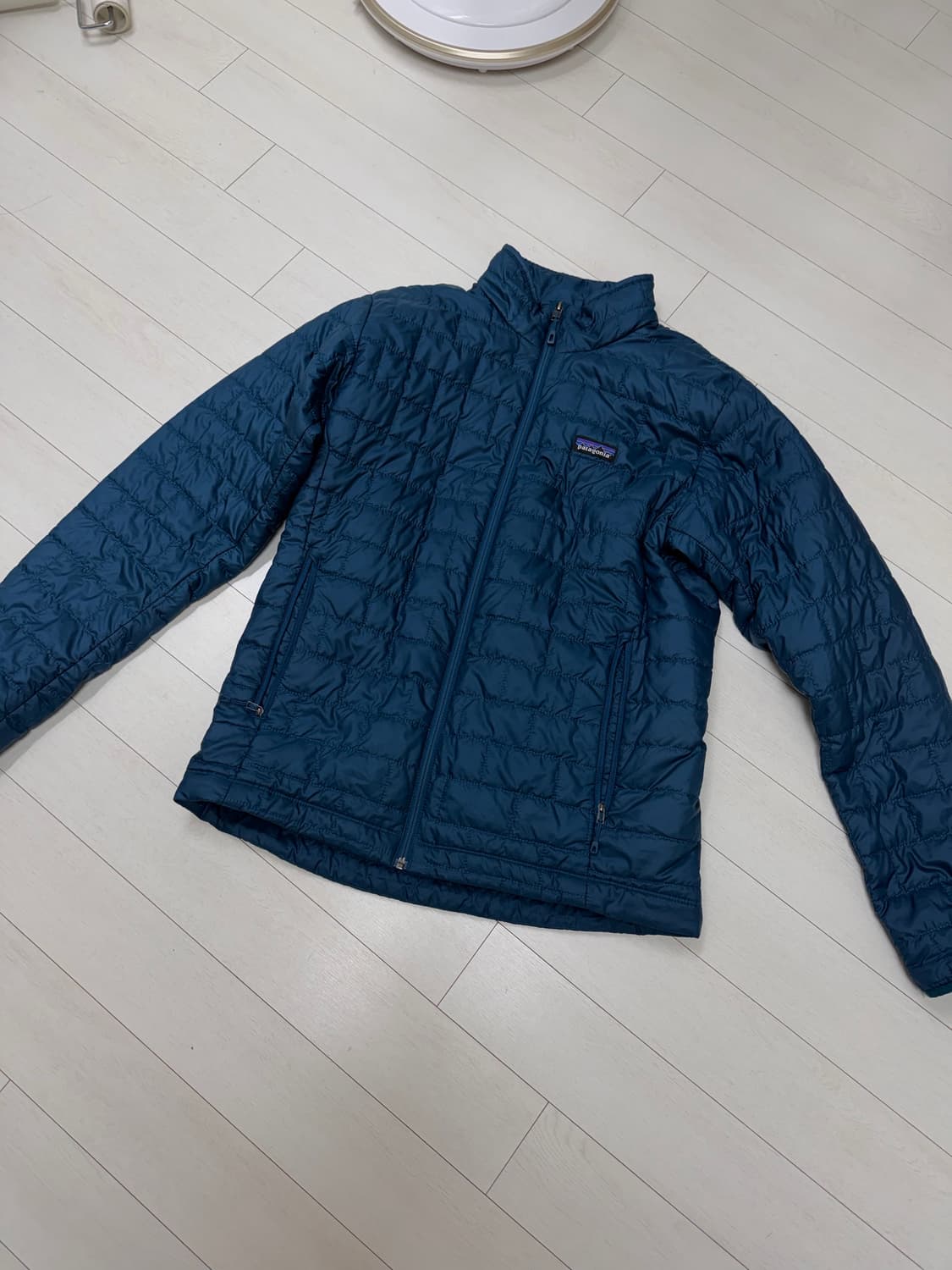 파타고니아 나노퍼프 M 사이즈  상태 9.7/10  사진찍고 절대 안입습 상품이미지1