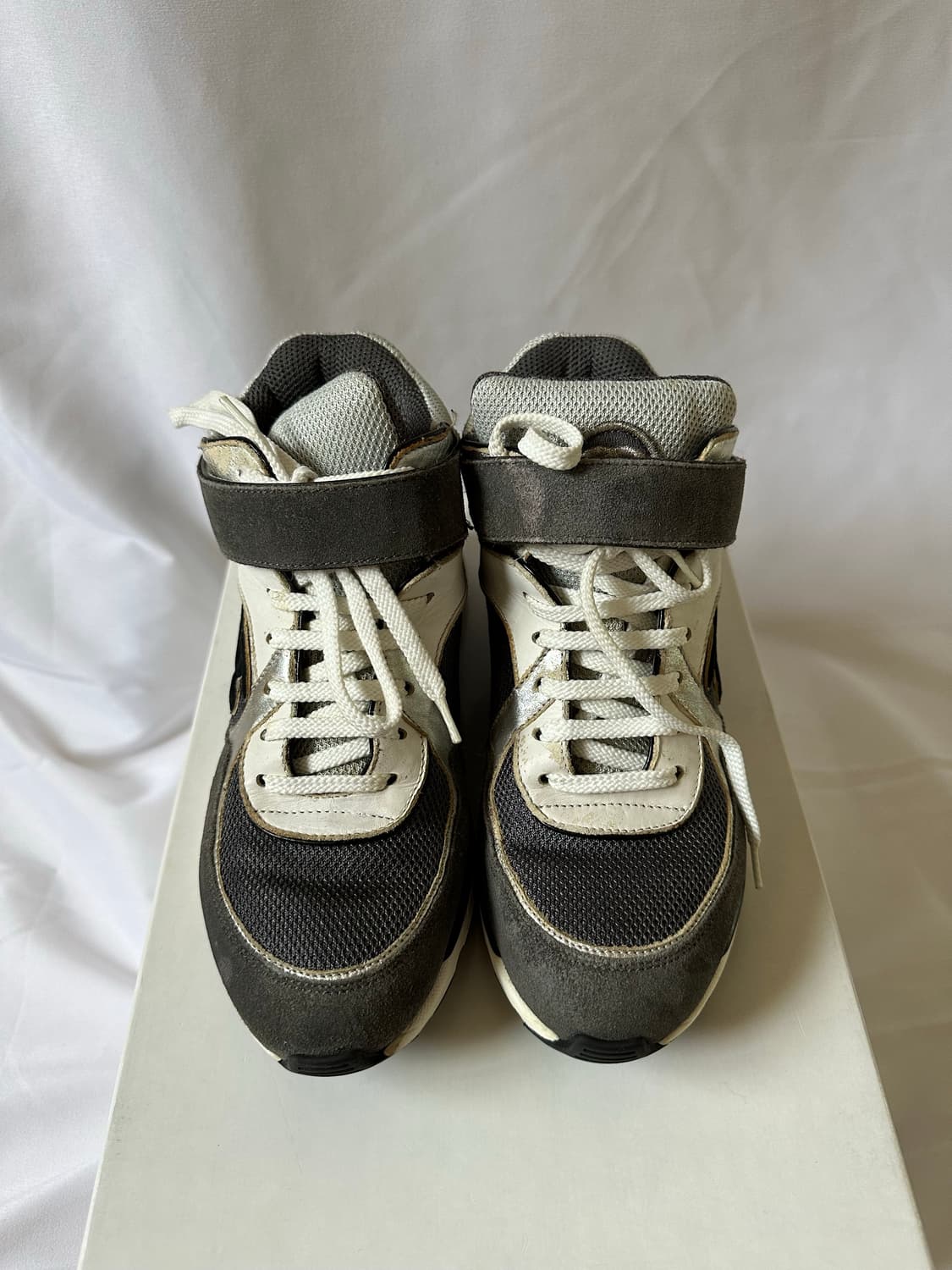 샤넬 CC로고 여성 크루즈 하이탑 스니커즈 그레이 36 상품이미지3