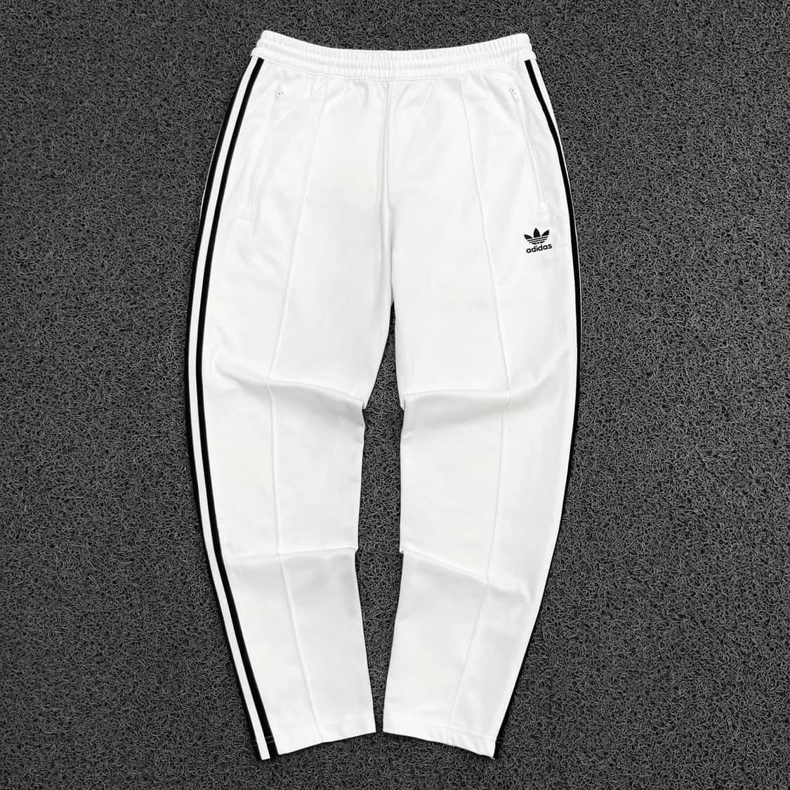 Adidas Original 트레포일 화이트 트랙팬츠 후루츠패밀리