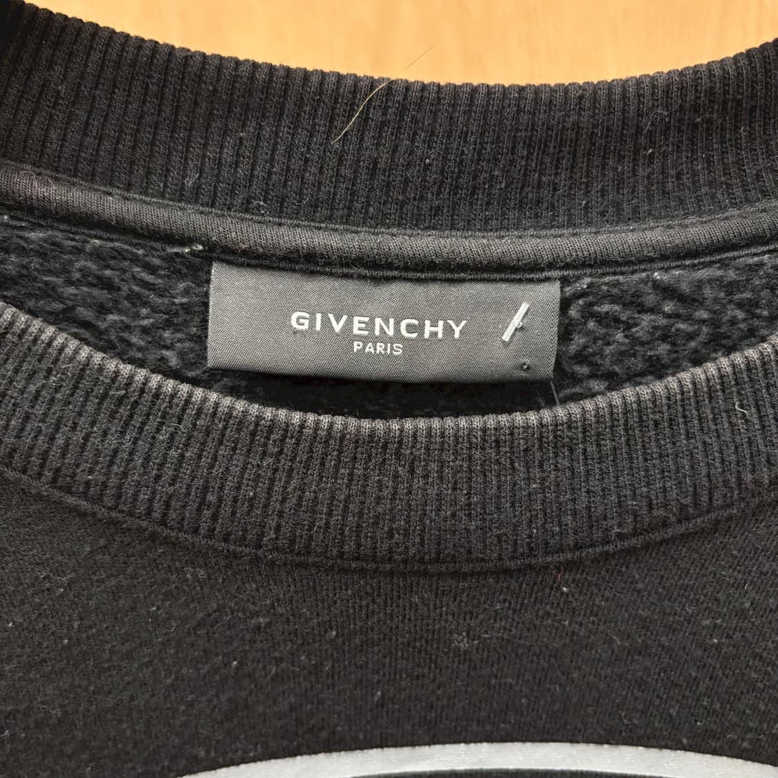 지방시 코튼 긴팔 맨투맨 그래픽 프린팅 디테일 레귤러핏 블랙 상품이미지6