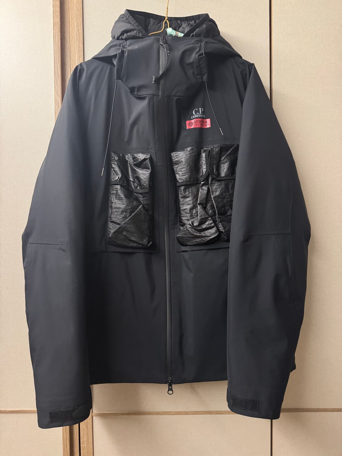 CP컴퍼니 고어텍스 인피니움 패딩 상품이미지1