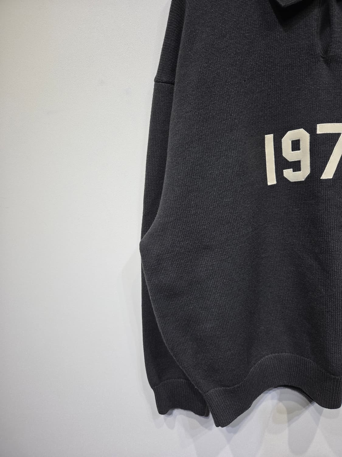 에센셜 피어오브갓 1977 니트 폴로 차콜 상품이미지4