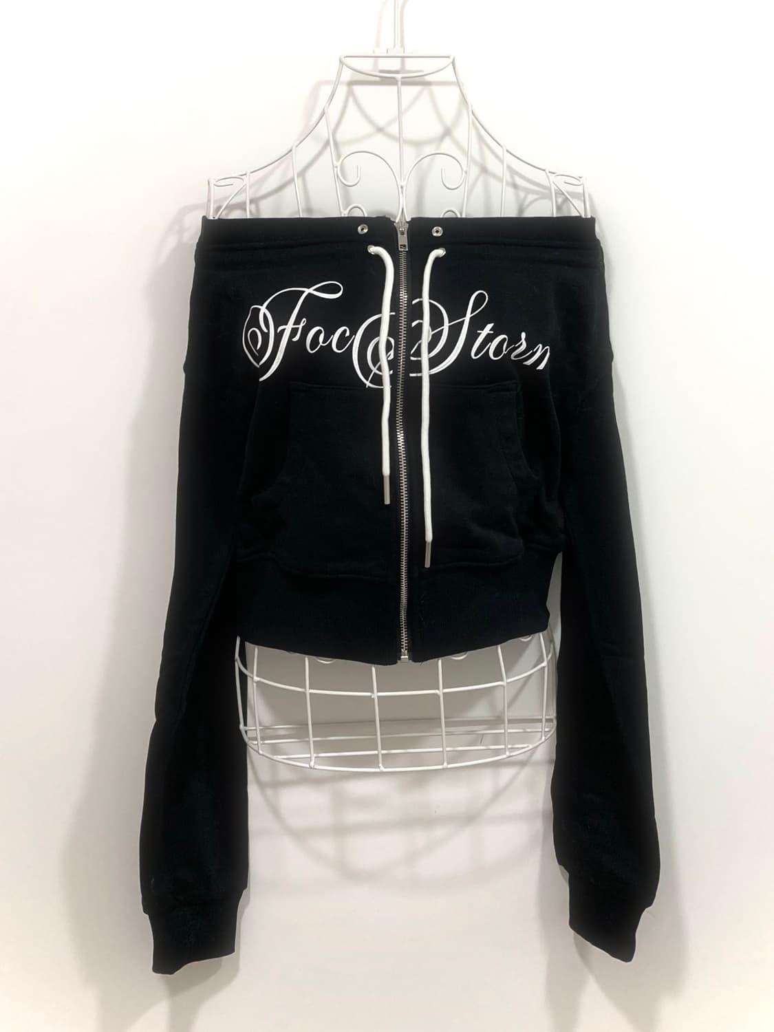 Off-shoulder Black fur hoodie 상품이미지4