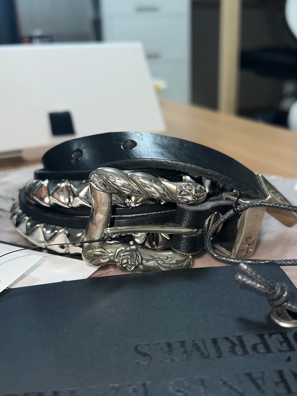 [새상품] ERD CLASSIQUE CEINTURE CLOUTÉE 95 상품이미지1
