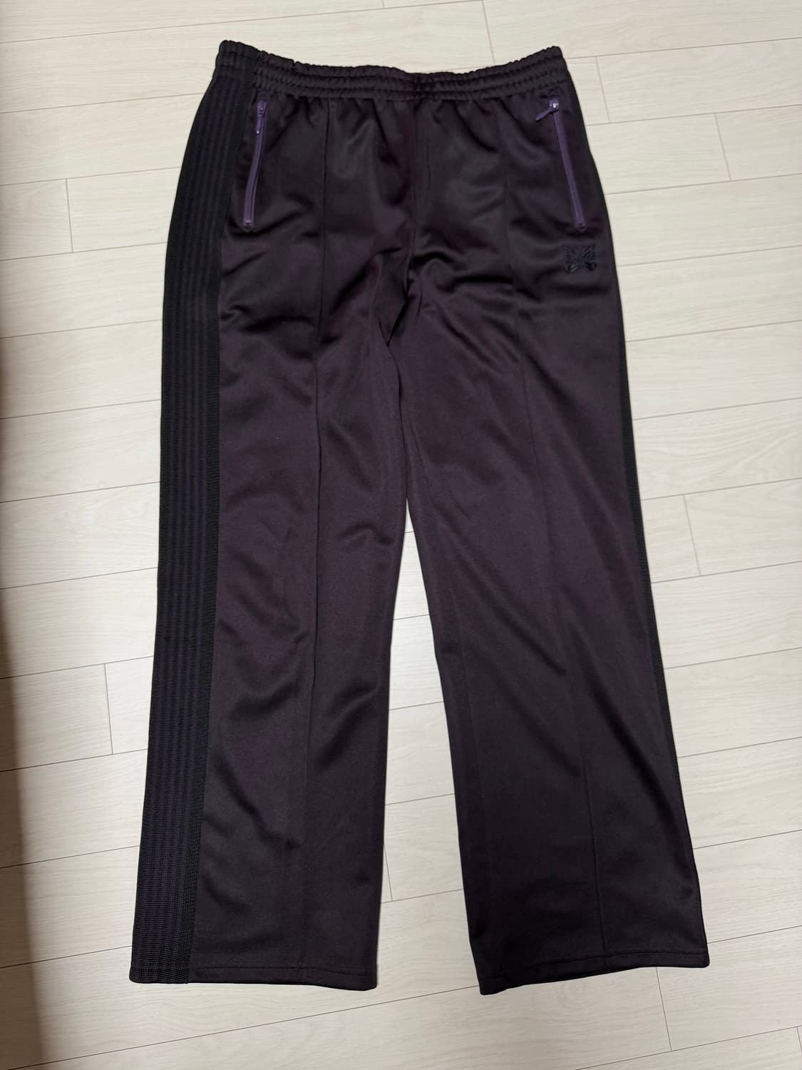 니들스 트랙팬츠 스트레이트핏 다크 퍼플 L사이즈(2회 착용) 상품이미지4