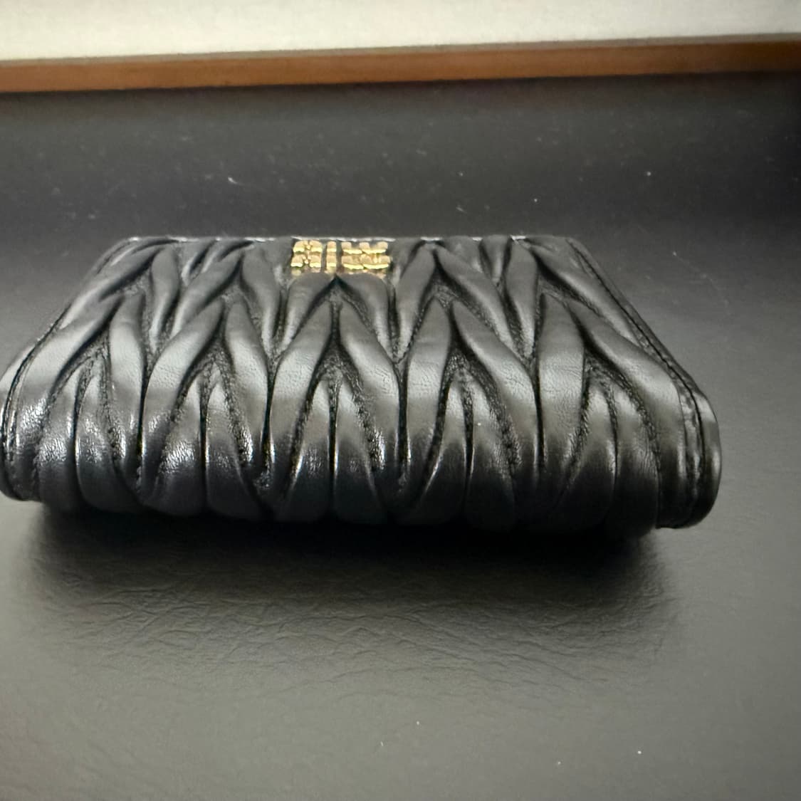 미우미우 마테라쎄 금장 반지갑 상품이미지6