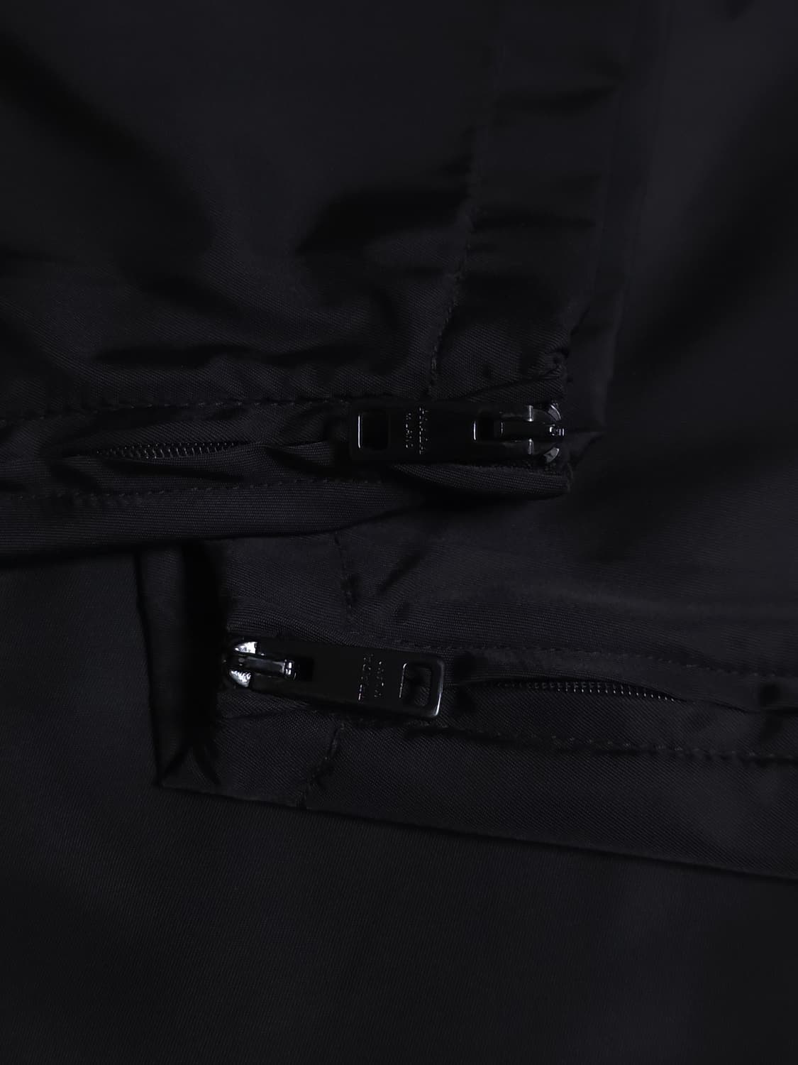 [L] 프라다 18FW 삼각로고 개버딘 아노락 블랙 상품이미지5