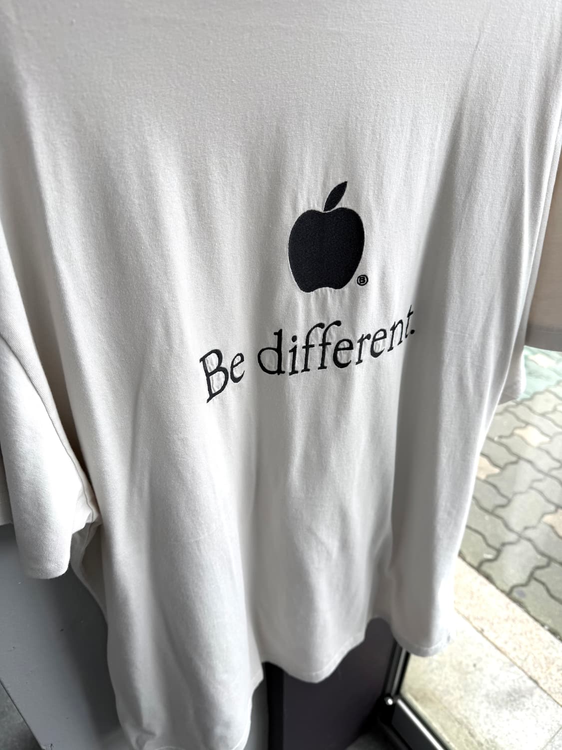 1/ 발렌시아가 22FW 애플로고 오버 반팔 상품이미지3