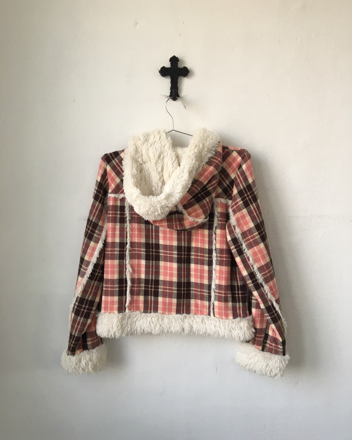 Fake fur duffle button check pattern jac 상품이미지3