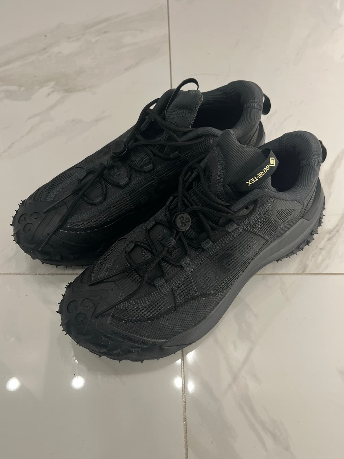 나이키 ACG 마운틴 플라이 2 로우 고어텍스 (270) 상품이미지1