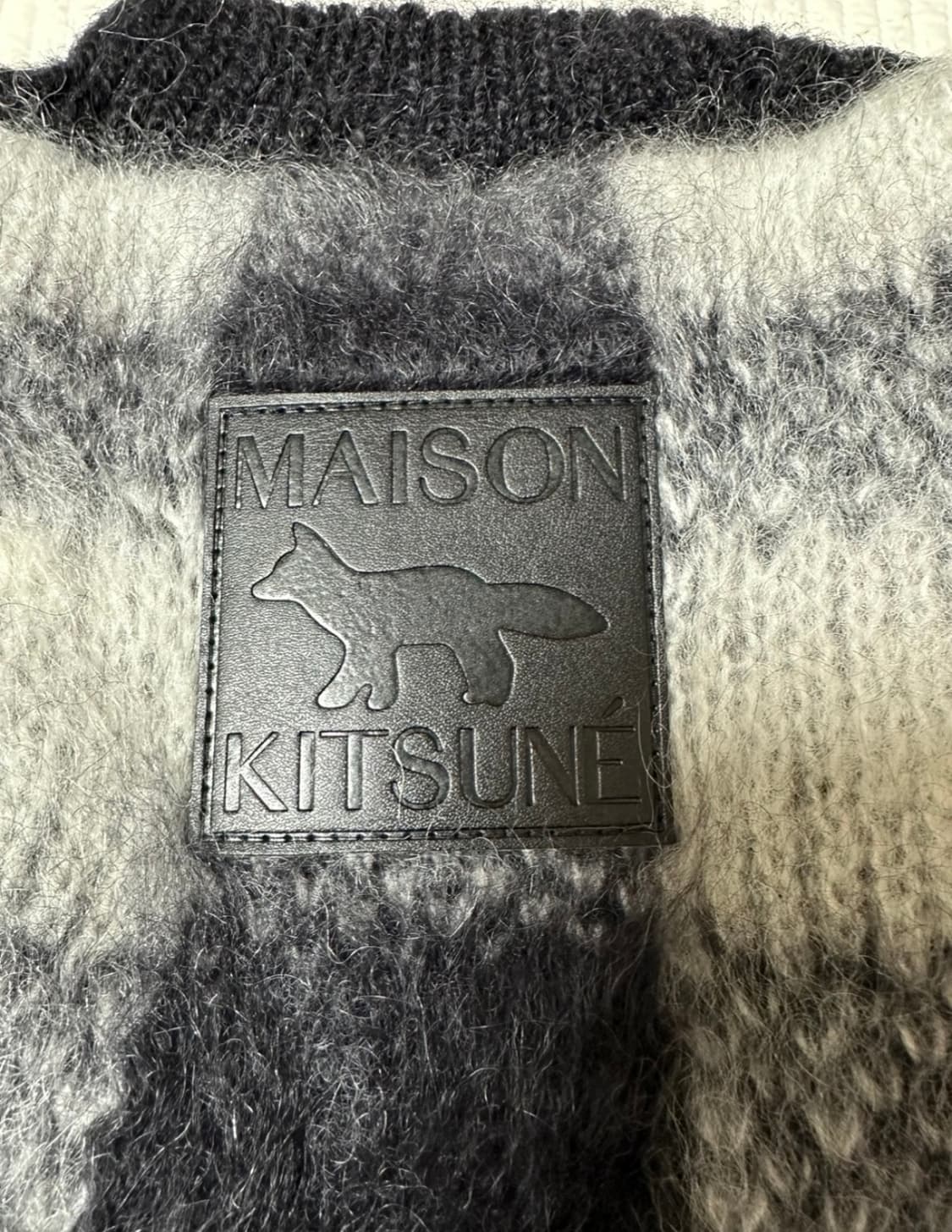 메종키츠네 브러쉬드모헤어니트 상품이미지4