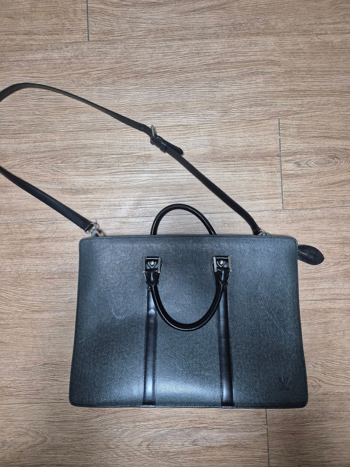 루이비통 타이가 블랙 브리프케이스 서류가방 상품이미지3