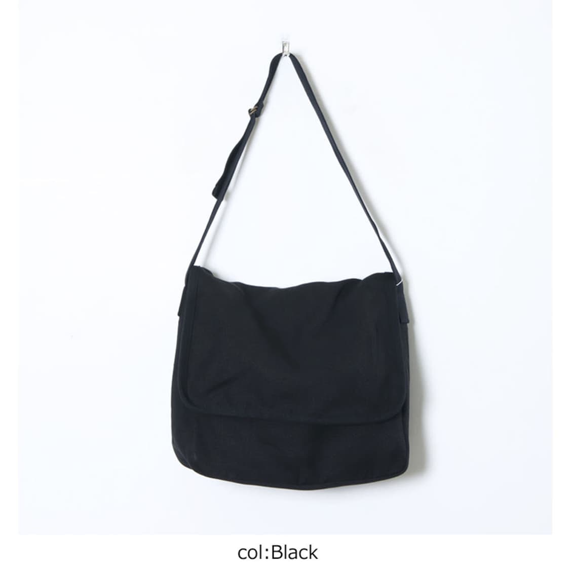 코모리 햄프덕 숄더백 블랙 판매합니다. 상품이미지3