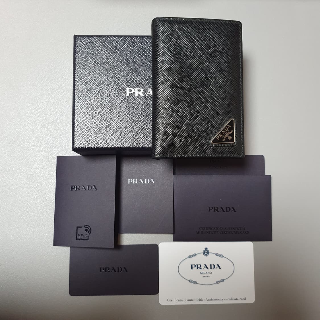 프라다 사피아노 삼각로고 카드지갑 블랙 (2MC101) 상품이미지1