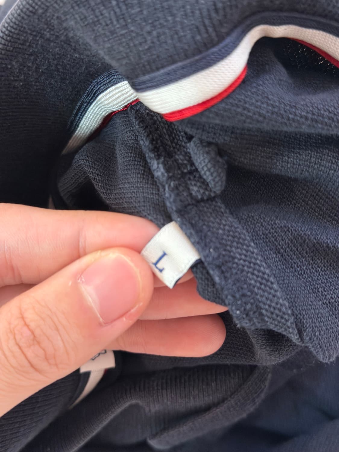 몽클레어 사이드라인 로고 패치 카라 반팔티 블랙 상품이미지7