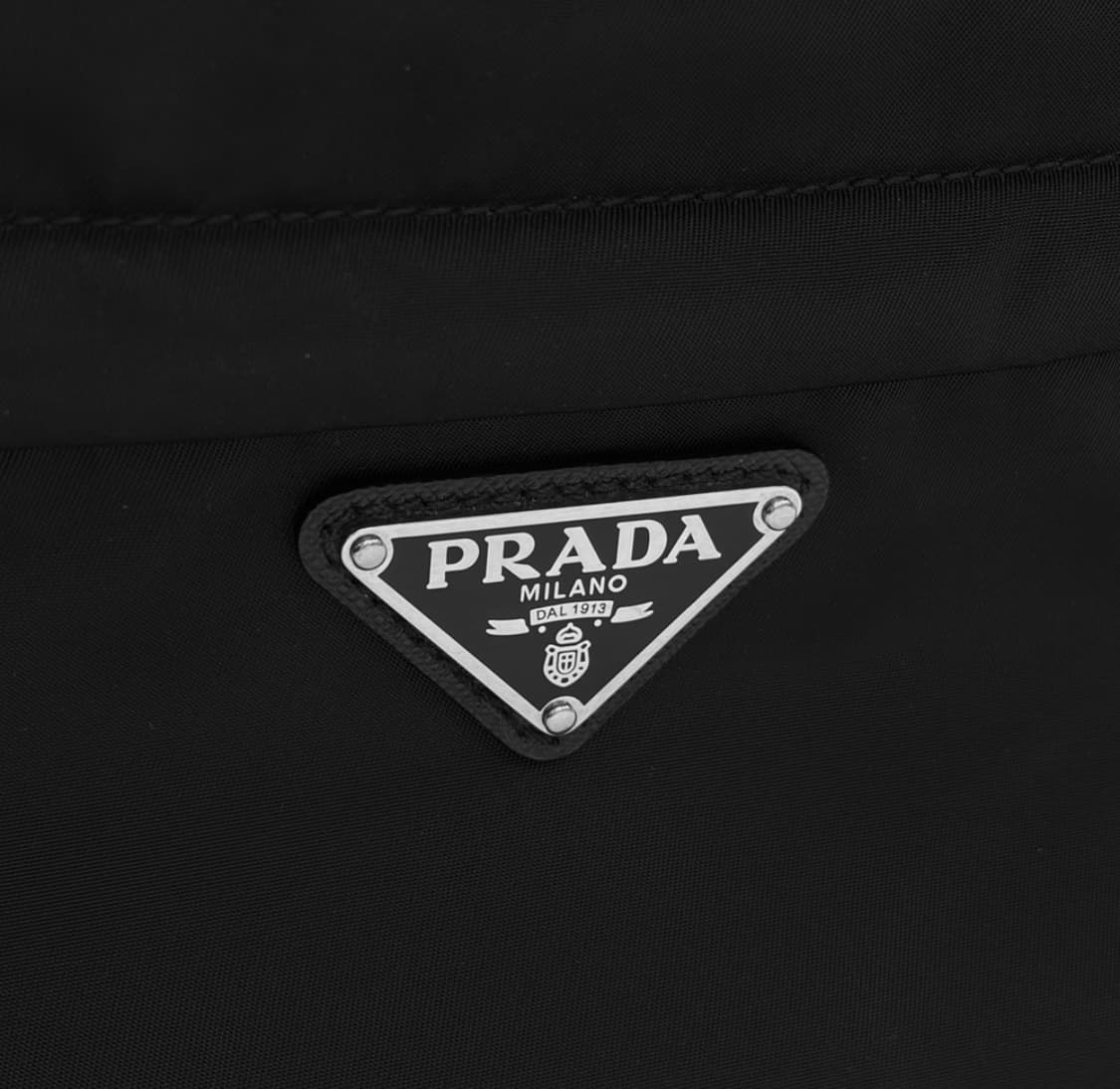 [M] 프라다 남성 리나일론 사피아노 바이커백 크로스백 미디움 블랙 상품이미지7