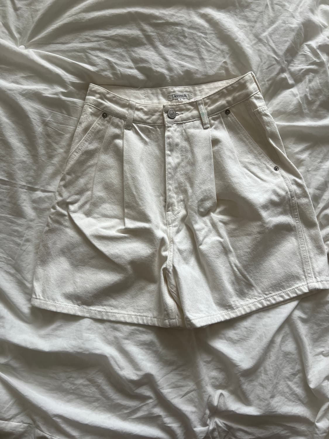 Moondal 문달 다잉 핀턱 워싱 데님쇼츠 white/s 상품이미지2