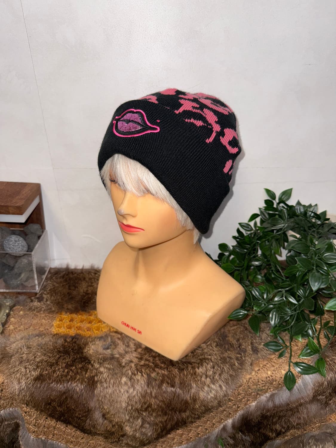 Elstinko black pink leopard lips beanie  상품이미지1