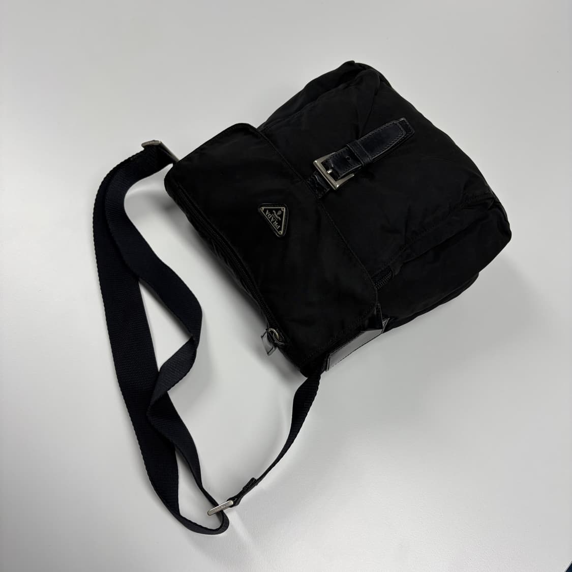 프라다 나일론 크로스백 상품이미지1