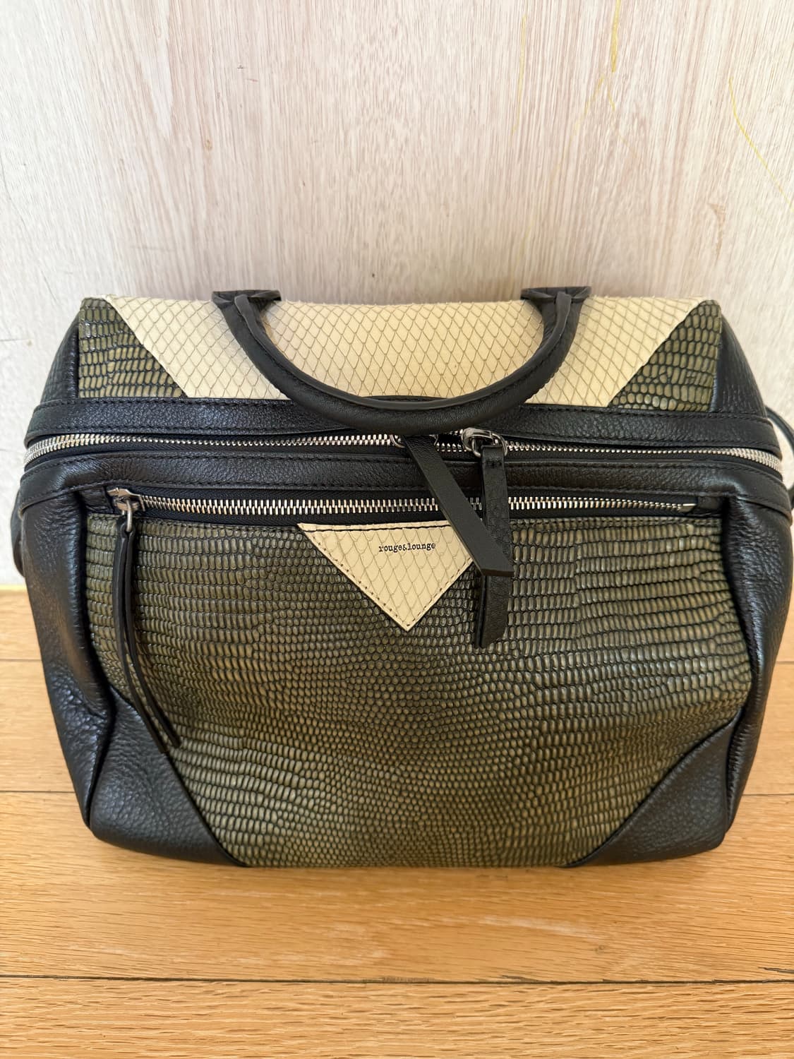 루즈앤라운지 토트백 크로스 숄더 카키 뱀피패턴 상품이미지1