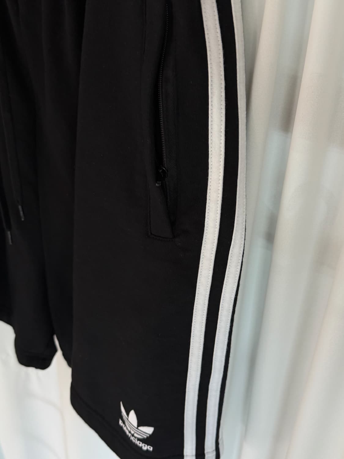 발렌시아가 adidas플리스 라지 쇼츠 반바지 상품이미지3