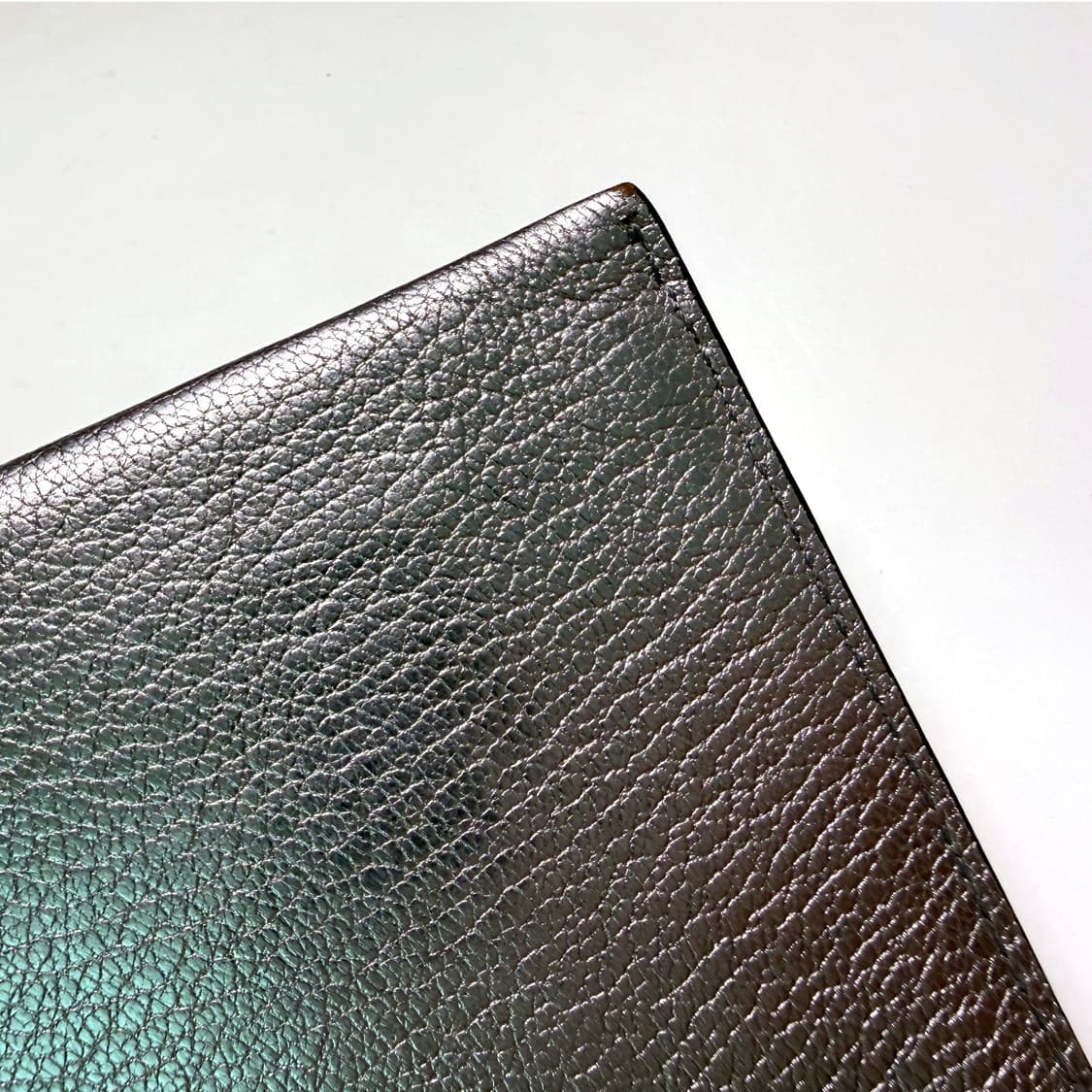 미우미우 마드라스 슬림 러브 엔빌로프 체인 지갑(실버) 상품이미지4