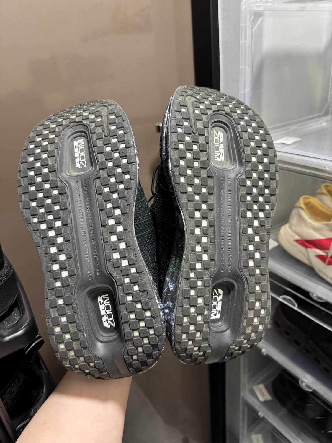 나이키 보메로 프리미엄 블랙 다크 스모크 그레이 (255) 상품이미지3