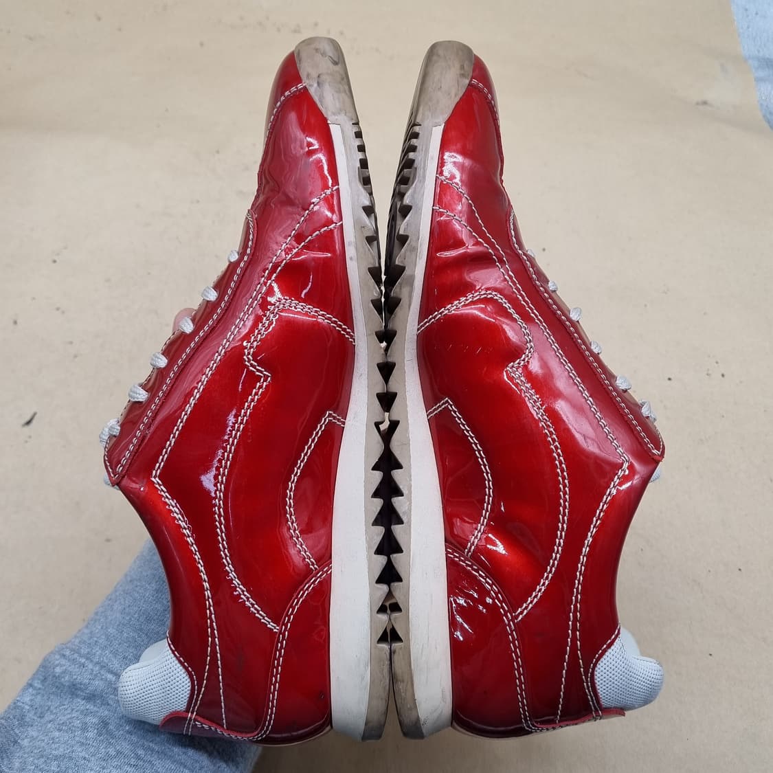 살바토레페라가모 레드 에나멜 여성스니커즈 245 굽4 상품이미지5