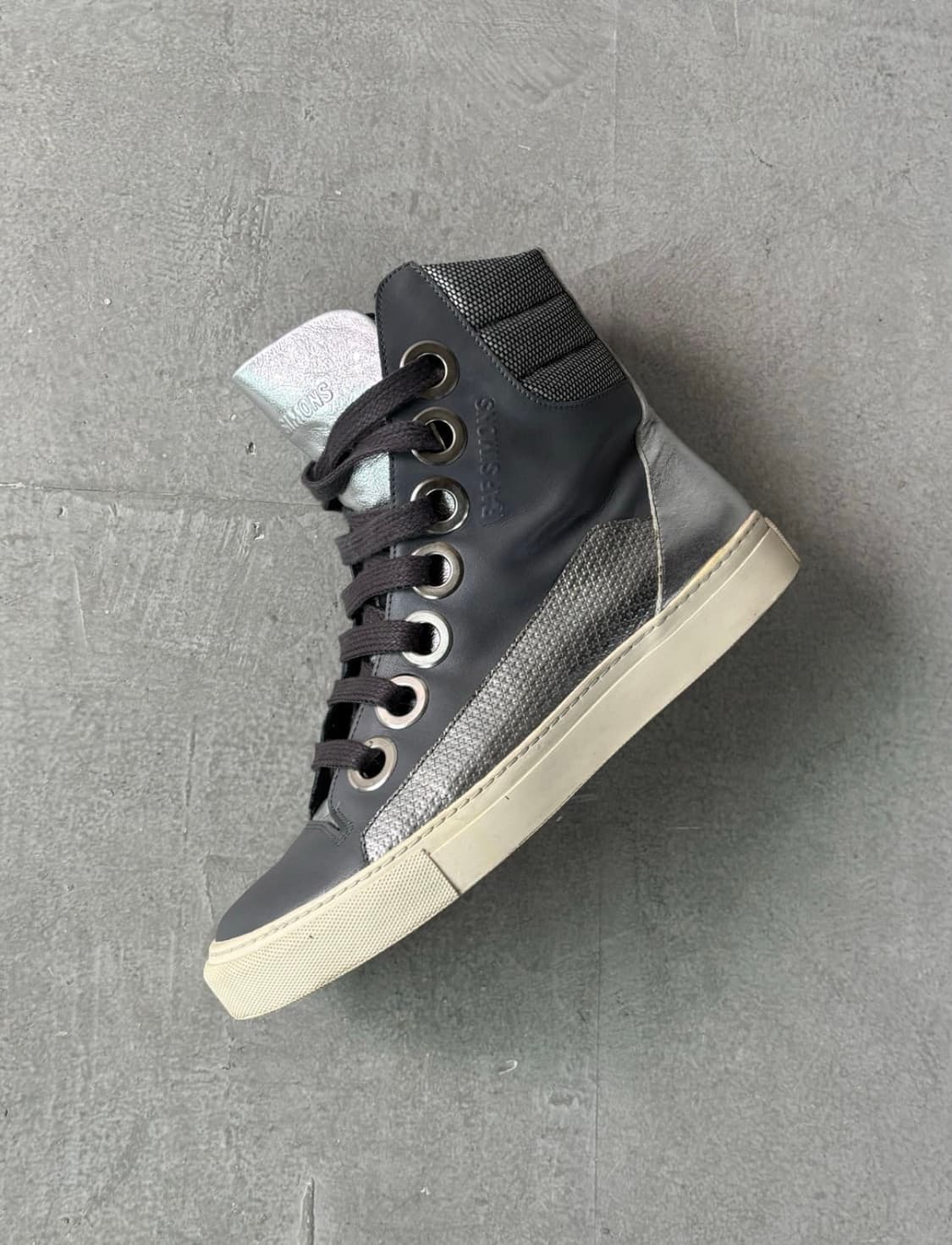 라프시몬스 콘트라스트 하이탑 상품이미지4