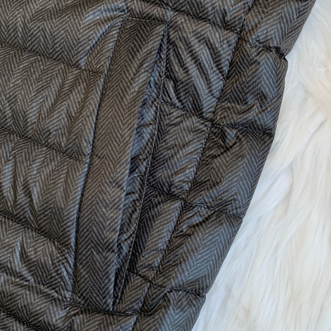 일본 유니클로 헤링본 패턴 덕다운 경량패딩 1818 상품이미지6