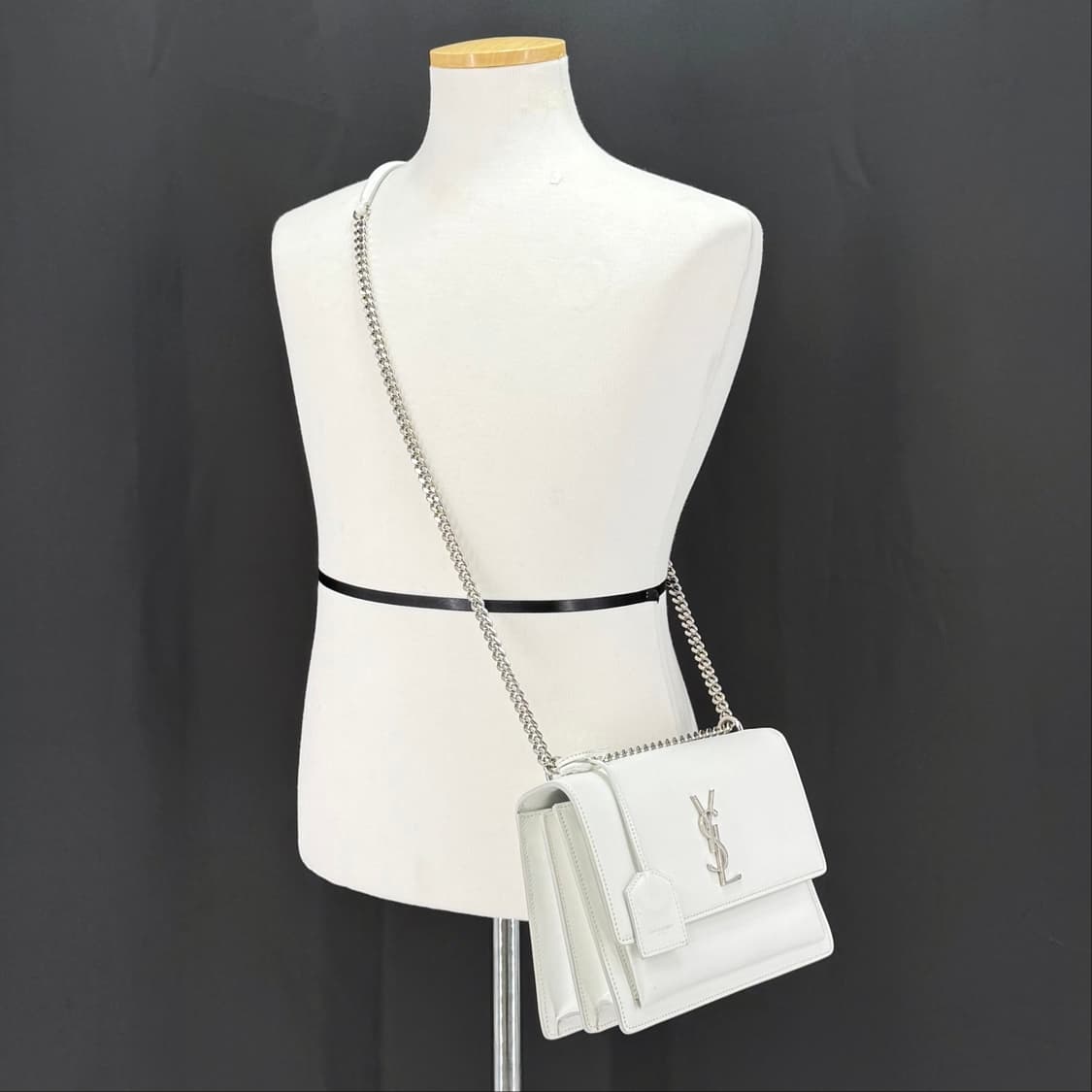 생로랑 모노그램 선셋 은장 체인 숄더백 미듐 화이트 (442906) 상품이미지3