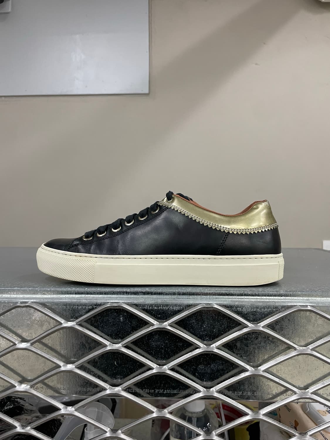 지방시 블랙 레더 스니커즈 38 상품이미지1