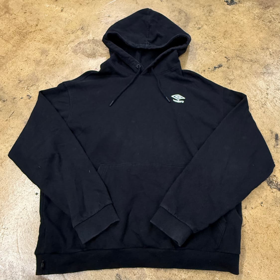 엄브로 블랙 후드티 110 상품이미지2