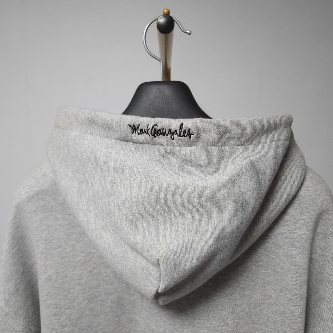 M ) 마크곤잘레스 시그니처 로고 후드티 상품이미지4