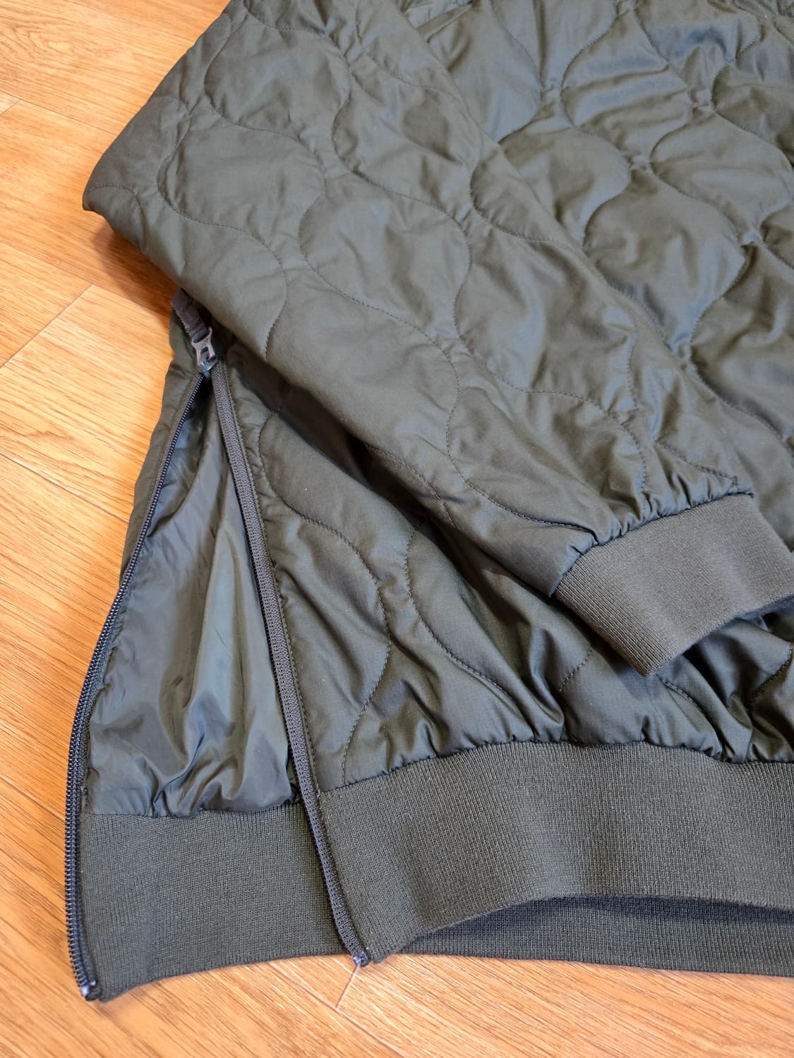 뉴발란스  누빔 퀼팅 맨투맨 상품이미지4