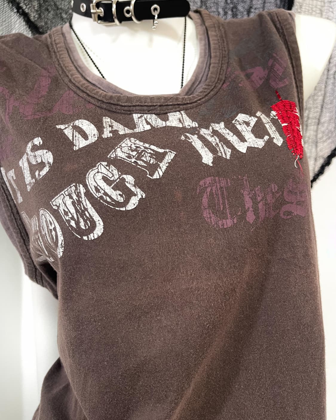 brown lettering sleeveless 상품이미지2