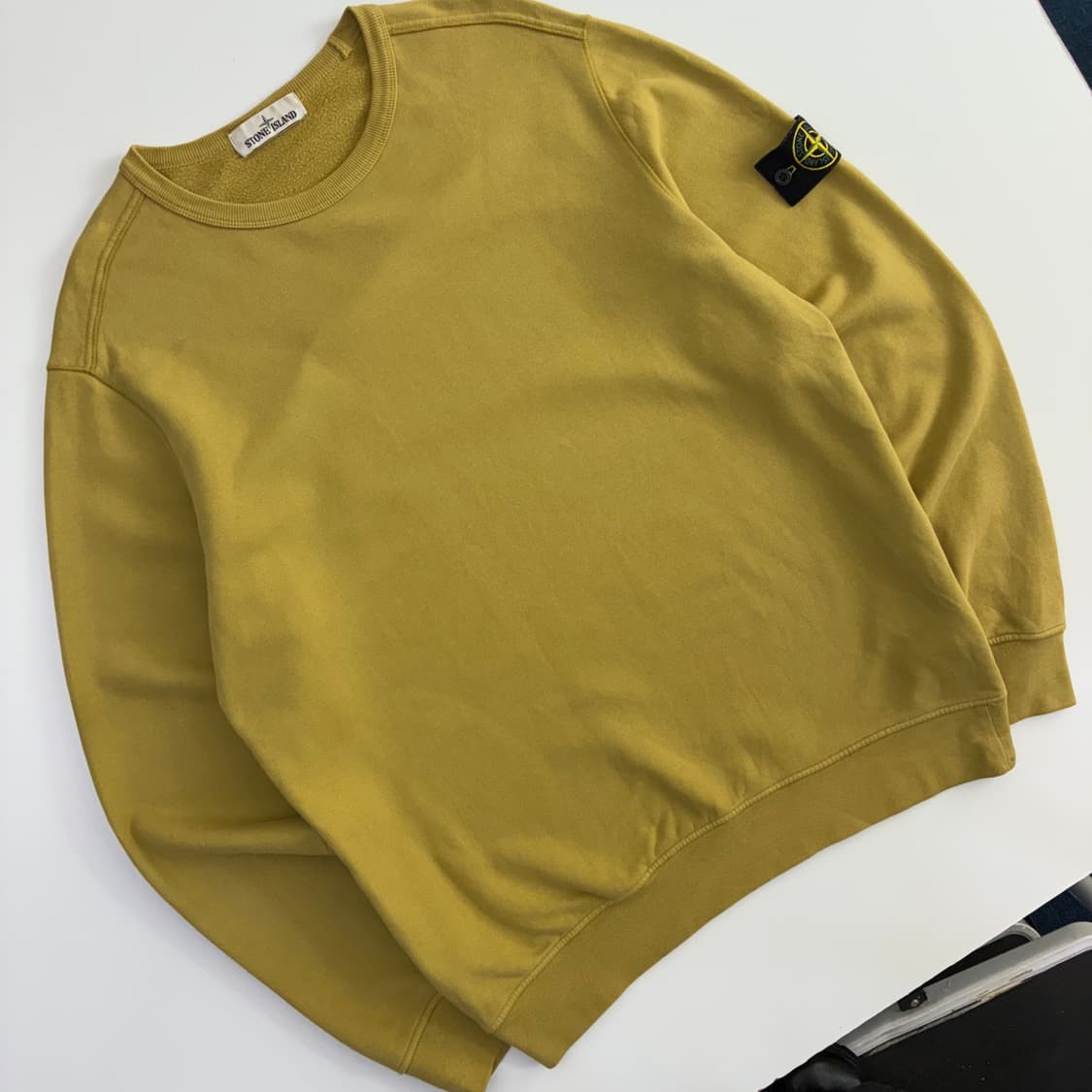 Stone Island 스톤 아일랜드 머스타드 옐로우 와펜 맨투맨 상품이미지2