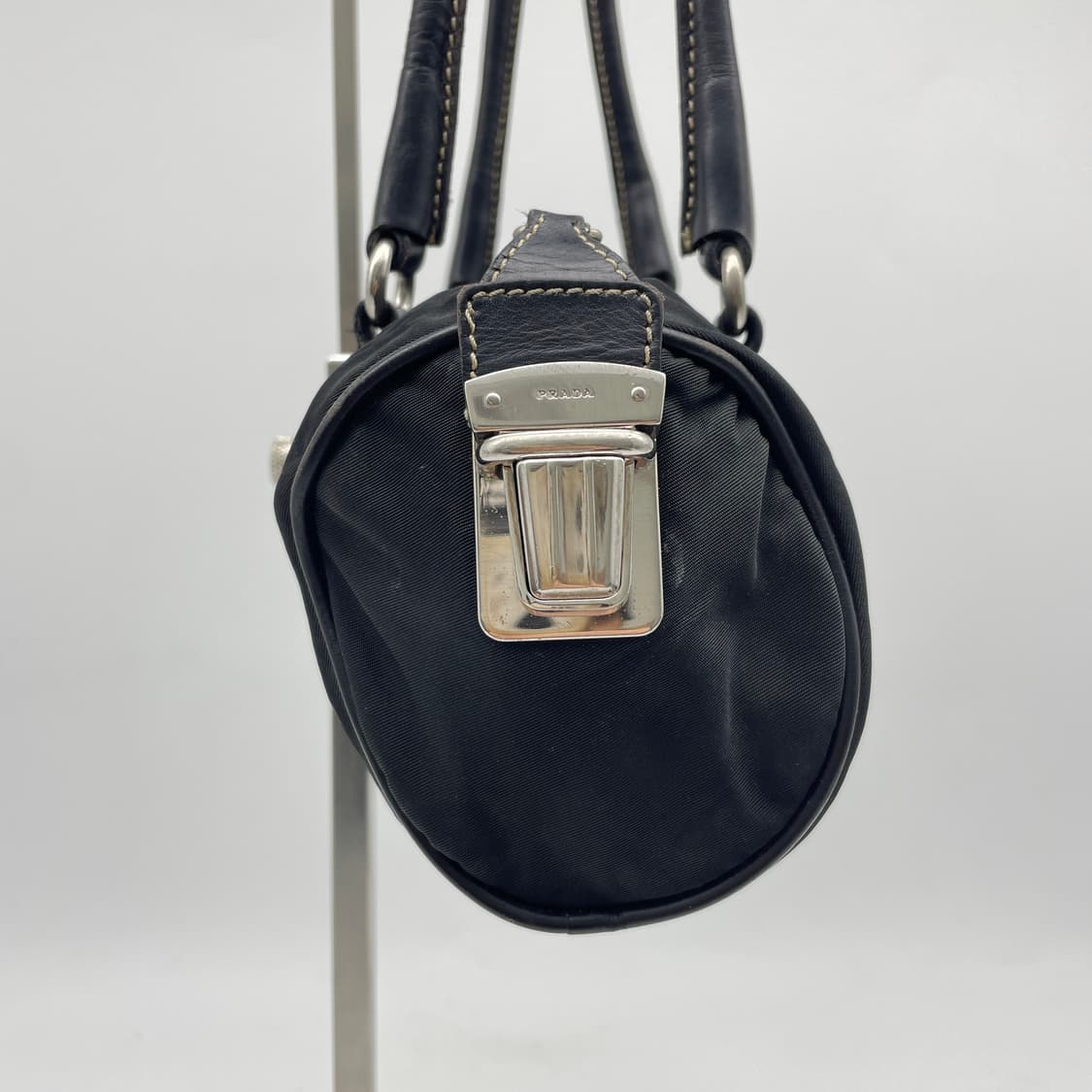 프라다 블랙 테수토 미니 원통백 상품이미지3