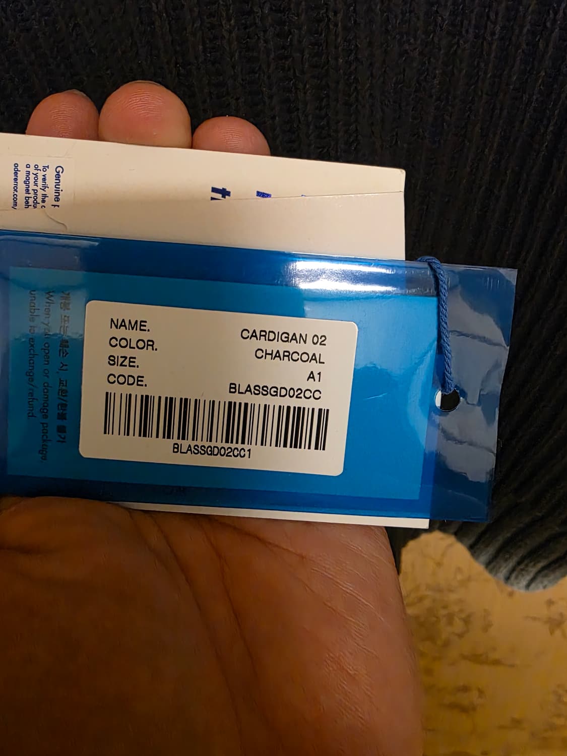 (짧은시간 1회 착용) 아더에러 글로우 가디건 A1 차콜 상품이미지4