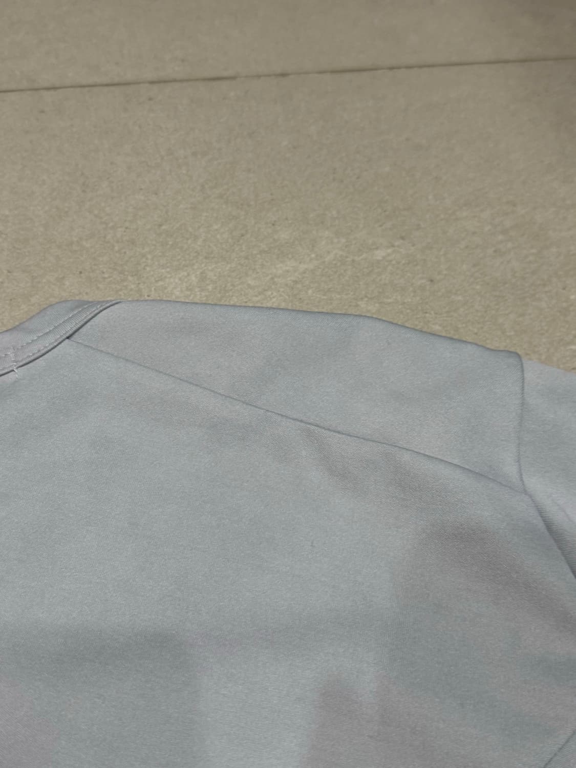 2024 꼼데가르송 네 자유를 입어 글리터 절개 디테일 롱슬리브 티셔츠 상품이미지6