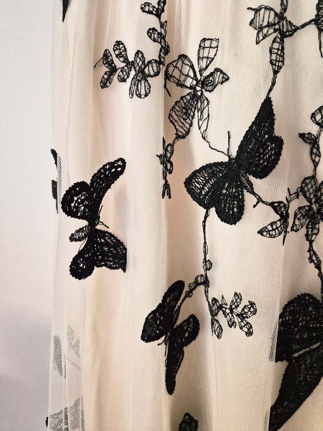 [새상품] 나비 자수 튤 롱 스커트 상품이미지4