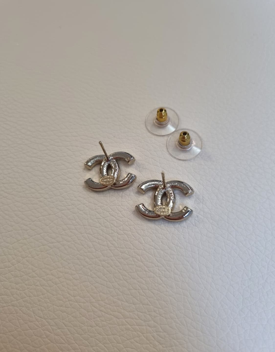샤넬 콤비 스왈큐빅 CC로고 귀걸이 샴페인골드 업사이클링 상품이미지7