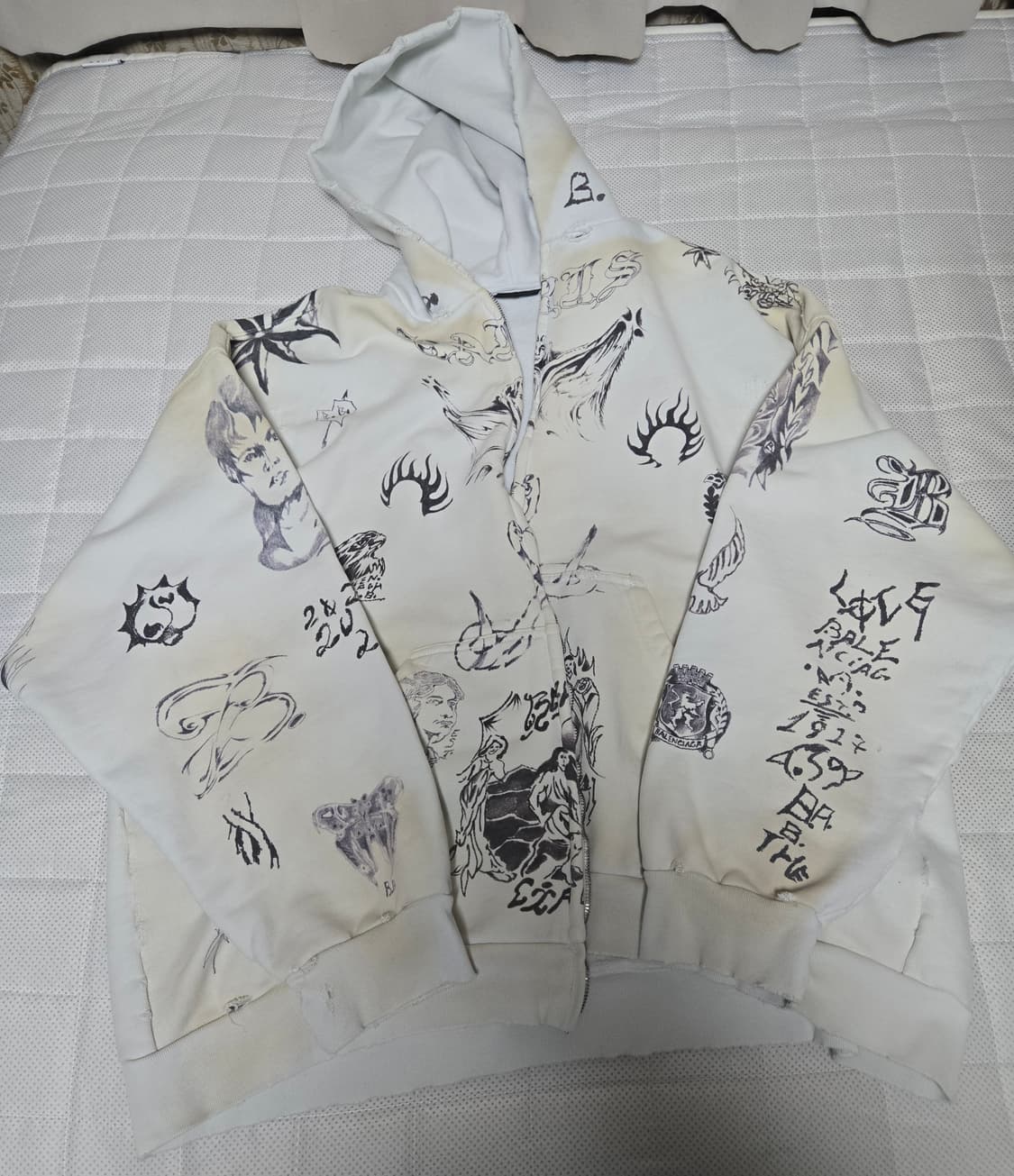 발렌시아가 타투 후드 집업 티셔츠 긴팔 로고 후디 티 상품이미지7