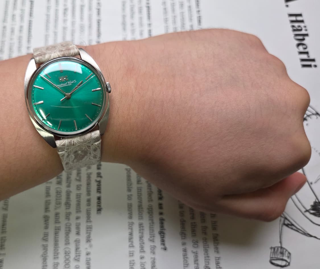 빈티지 IWC 샤프하우젠 에메랄드그린 슬림 수동 메커니컬 드레스워치
 상품이미지8