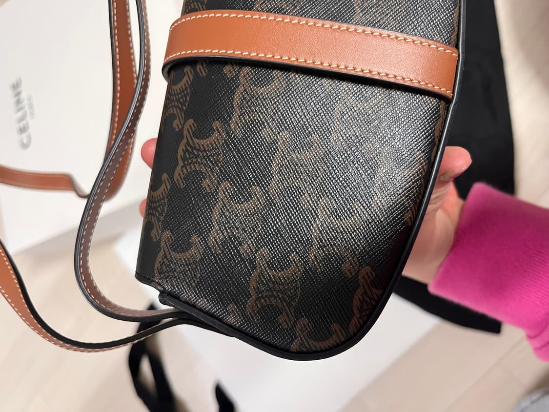 셀린느 클러치 온 스트랩 타부백 상품이미지7