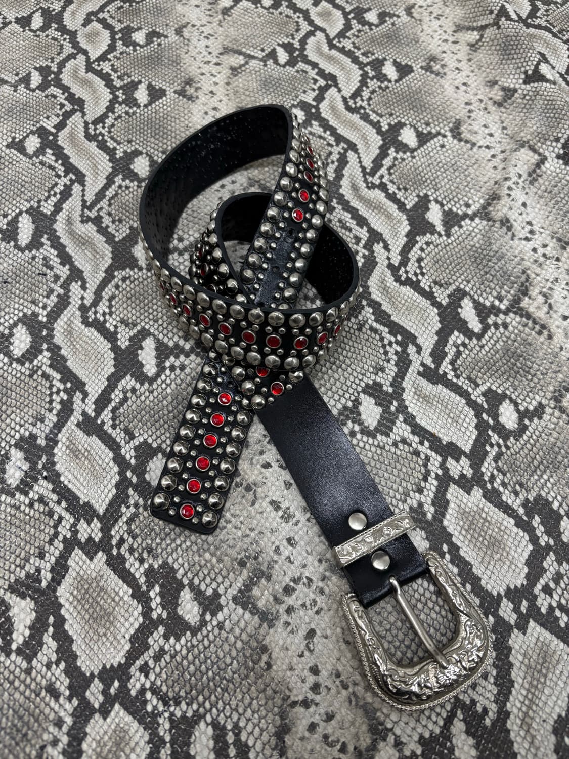 [ACC]Red Cubic&Stud Detail Belt 상품이미지1